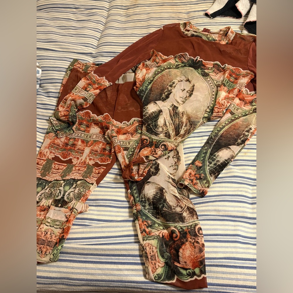 Vintage-Inspired Graphic Print Top and Leggings Set